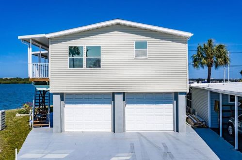 8863 44th Ave, Saint Petersburg, FL 33709-3913
