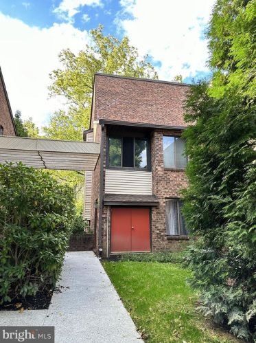 810 Mountainview Dr, Wayne, PA