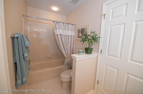 21 Oakmont Rd, Lakewood NJ  08701-5764 exterior