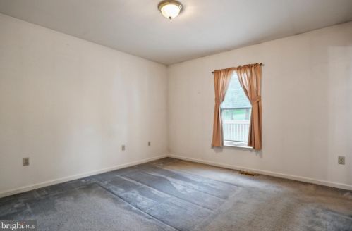86 Oakview Ct, Hedgesville, WV 25427-3909