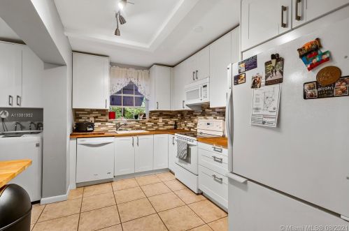 1961 56th Way, Hollywood FL  33021-3813 exterior