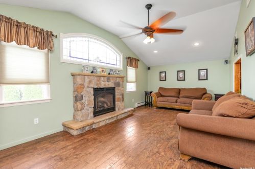 2111 Skipper Ct, North Bellmore NY  11710-3011 exterior