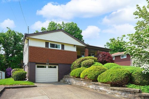 2732 Harvey Ave, New Kensington, PA 15068-3310