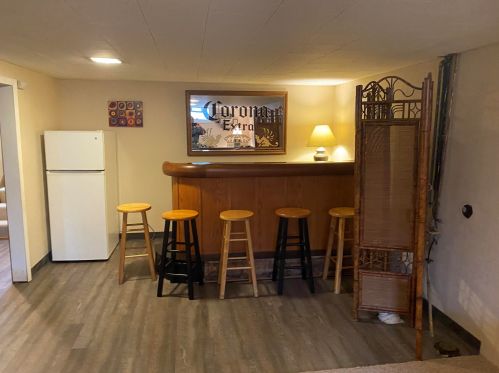 6209 Kinnickinnic Riv Pkwy, Milwaukee WI 53219-3011 exterior