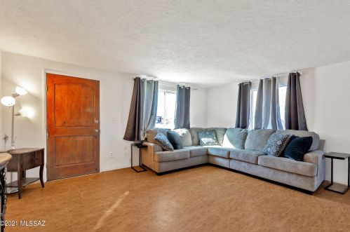 4063 Santa Barbara Ave, Tucson, AZ 85711-4745