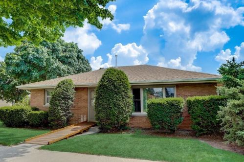 7119 Lakefield Dr, Milwaukee WI  53219-4025 exterior