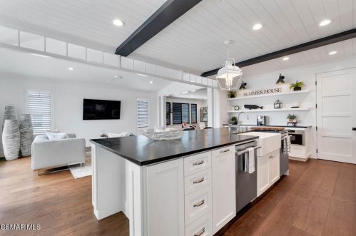 820 Mandalay Bch Rd, Oxnard CA 93035-1078 exterior