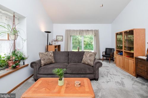 6 Pendleton Dr, Berlin Boro NJ  08009-9672 exterior