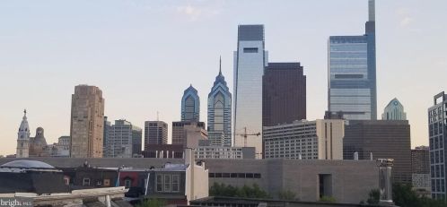 1724 Green St, Philadelphia PA  19130-3976 exterior