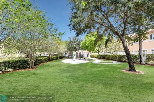 8648 22nd Ct, Hollywood FL  33025-2007 exterior