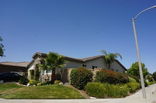110 Blackberry Crk, Beaumont, CA 92223-7338