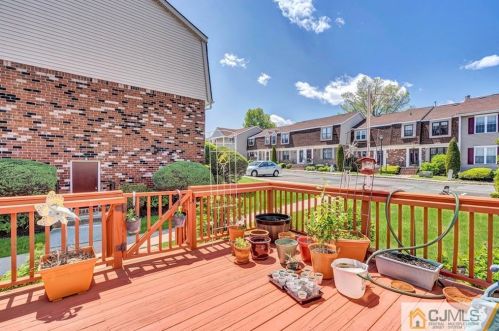 29 Heritage Ln, Perth Amboy NJ  08863-1464 exterior