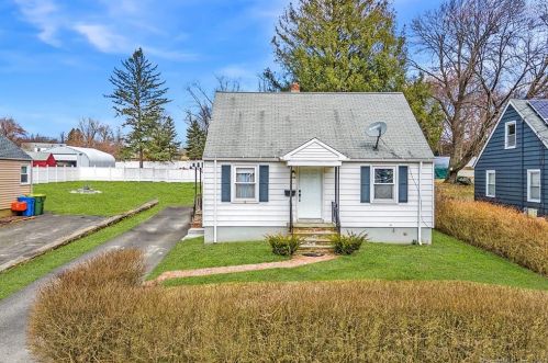 204 Nichols Dr, Waterbury, CT 06708-4703
