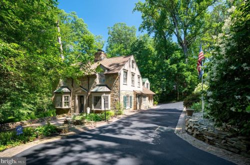2305 Woods Rd, Wilmington, DE 19808-2520