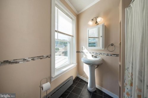 321 Howard St, Pottstown PA 19464-6701 exterior