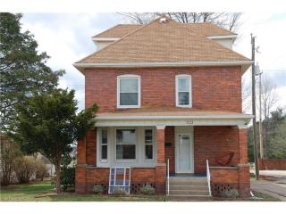 910 Parrish St, Uhrichsville, OH 44683-1446