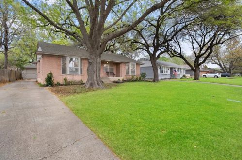 738 James Dr, Richardson TX  75080-6027 exterior