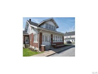 16 Chestnut St, Nazareth, PA 18064-1509