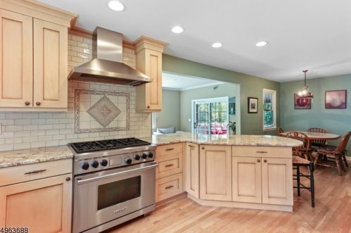 29 Maple Village Ct, Bernardsville NJ  07924-2509 exterior