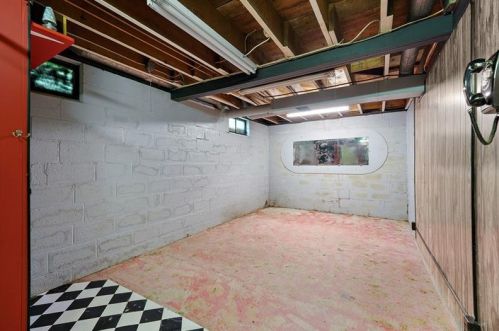 523 Wright Rd, New Kensington PA  15068-9231 exterior