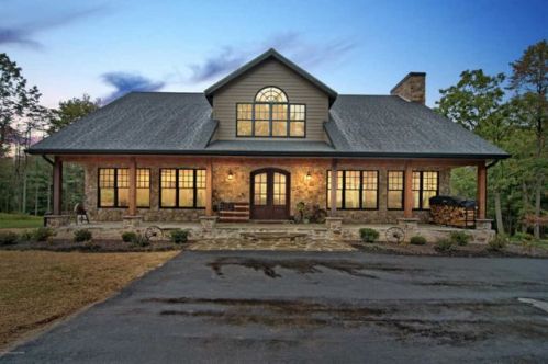 1810 Lower Smith Gap Rd, Kunkletown, PA 18058-3230