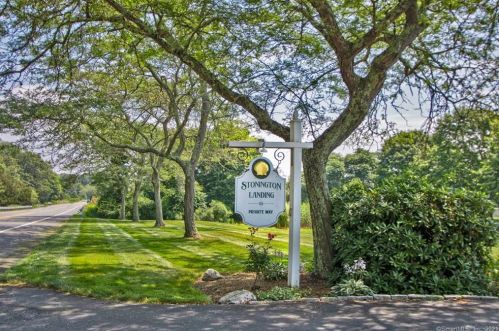 3 Cove Side Ln, Stonington, CT 06378-2900
