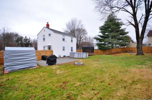 16 Oval Ln, Manchester CT  06040-4712 exterior