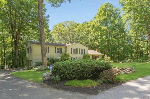 74 Lockwood Rd, Lewisboro, NY 10590-2328