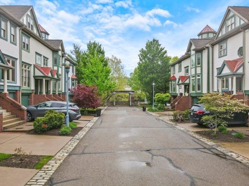 11 Waterside Pl, Pittsburgh, PA 15222-4707