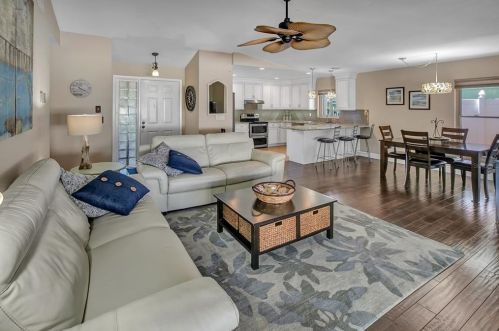 2668 Savoy Ln, Palm Harbor, FL 34684-1837