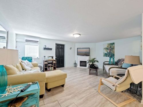 211 Orange Ave, Fort Pierce FL  34950-4302 exterior