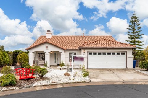 2002 Snapdragon Ln, Alpine, CA 91901-1304