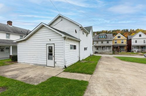 725 Water St, West Brownsville, PA 15417-1639