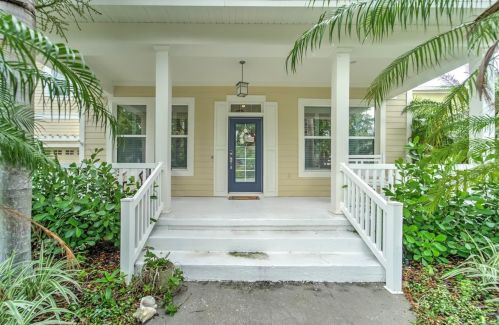 5216 Point Harbor Ln, Ruskin, FL 33572-3327