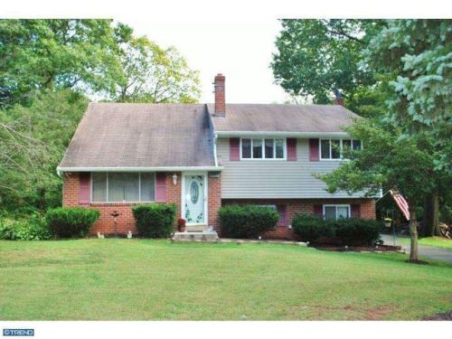 2399 Hillside Dr, Norristown, PA 19403-3608