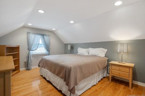 5 Lincoln St, North Haven CT  06473-1807 exterior