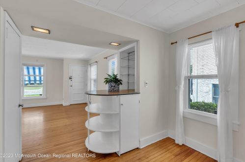 1604 Maplewood Rd, Belmar NJ 07719-3151 exterior