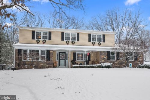220 Schan Dr, Southampton, PA 18966-1658