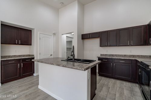 1491 Lakeview Dr, San Tan Valley, AZ 85143-3214