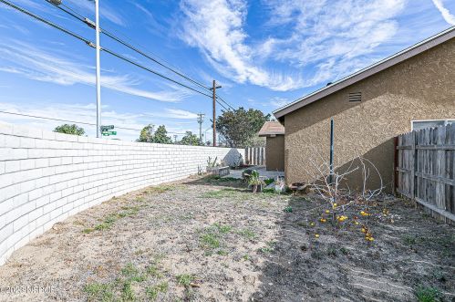 1061 Wildwood Rd, Santa Maria CA  93454-2442 exterior