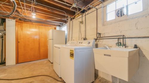 140 Elmwood Pl, Crown Point IN  46307-4324 exterior