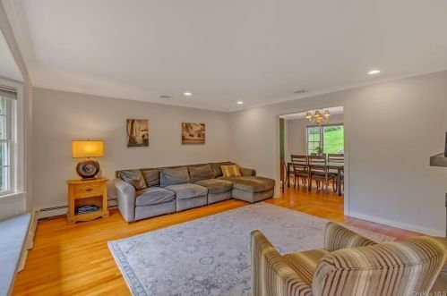 111 Castle Rd, Chappaqua, NY 10514-2704
