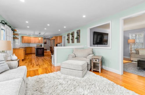 49 Sandy Ln, Dover NH  03820-5900 exterior