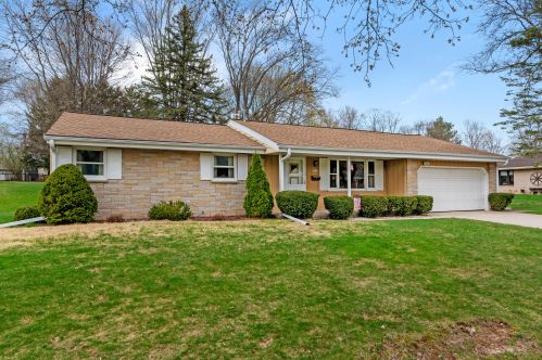1412 Princeton Pl, West Bend, WI 53095-3749