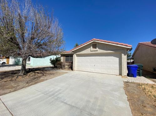 15201 Sunflower Ln, Victorville, CA 92394-7348