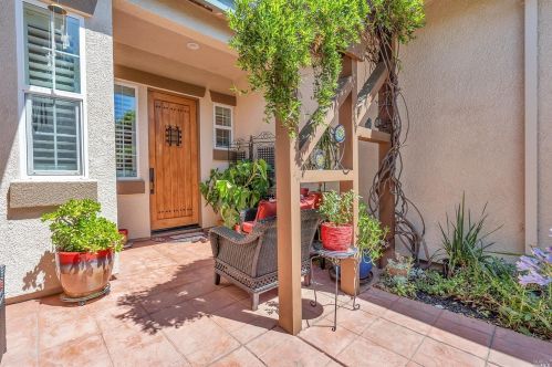 662 Canterbury Cir, Vacaville CA  95687-8225 exterior