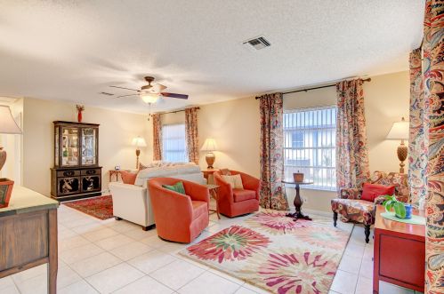 514 27th Ln, Boynton Beach, FL 33435-8915