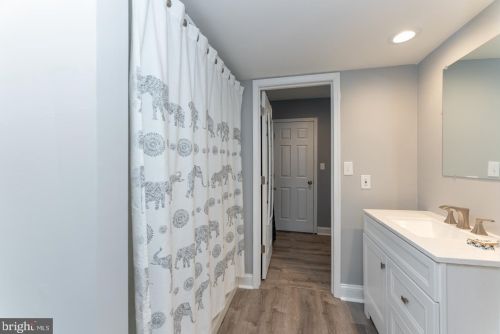 281 Chelsea Cir, Newtown Square PA  19073-2104 exterior