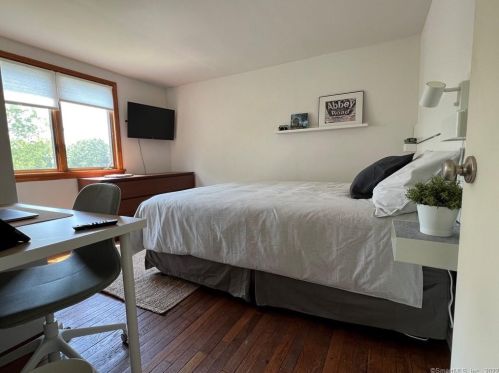 6 Buttonball Trl, Norwalk CT  06851-2812 exterior