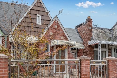 219-25 Murdock Ave, Jamaica, NY 11429-1312